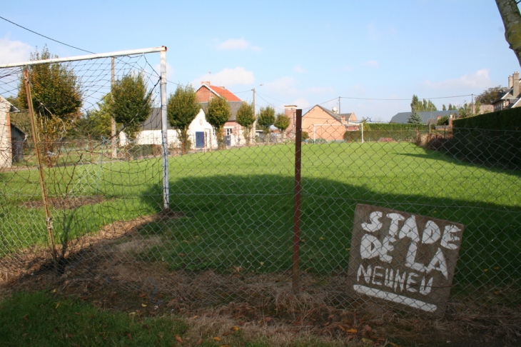 Le Stade de la NEUNEU - La Neuville-Bosmont