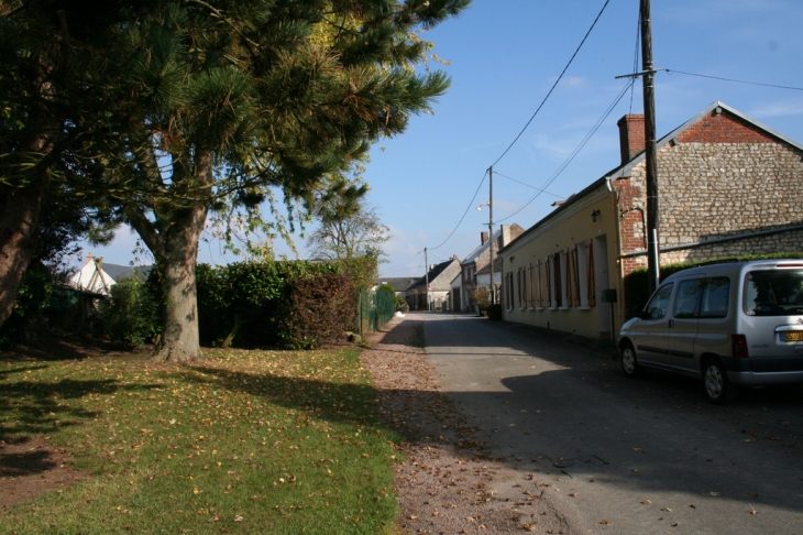 Rue de l'église - La Neuville-Bosmont