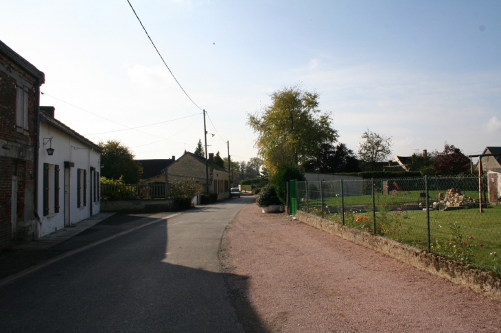 Rue de l'église - La Neuville-Bosmont