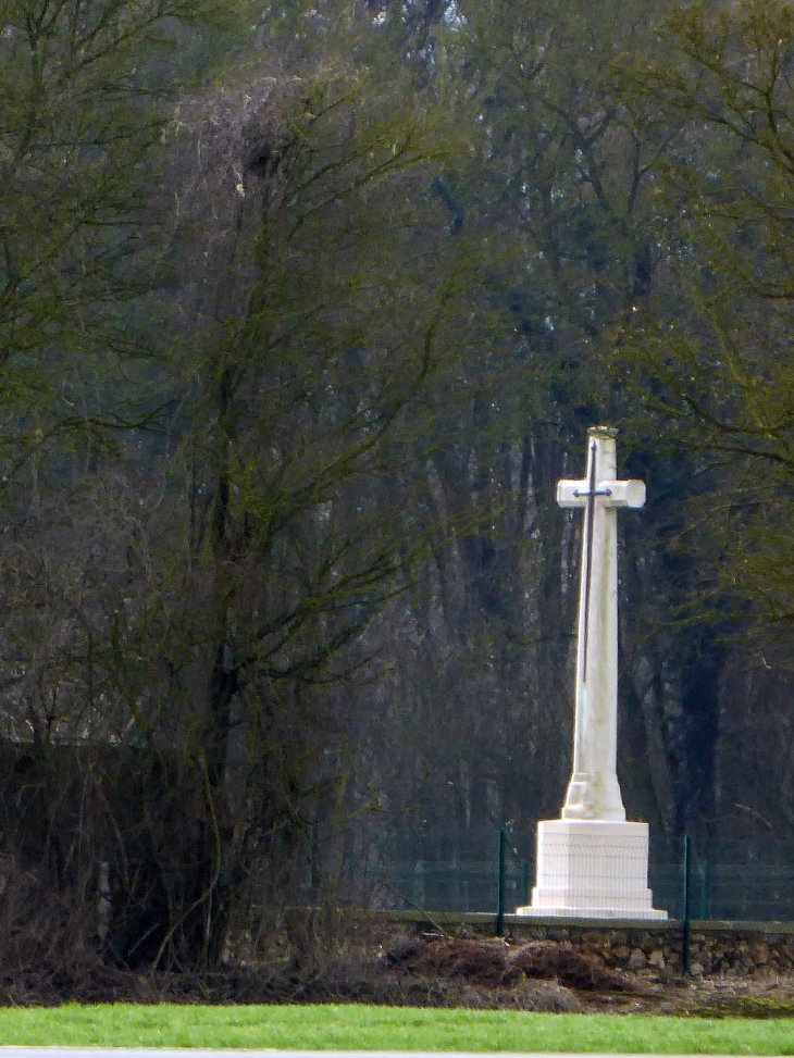 La croix du cimetière militaire anglais - La Ville-aux-Bois-lès-Pontavert