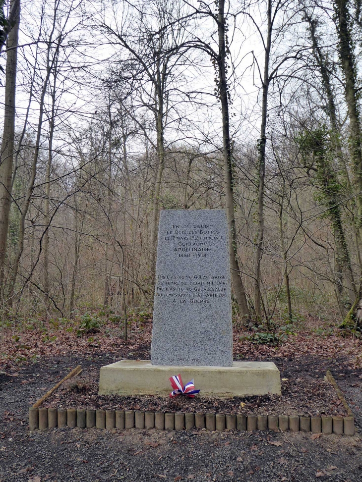 La stèle de Guillaume Apollinaire - La Ville-aux-Bois-lès-Pontavert