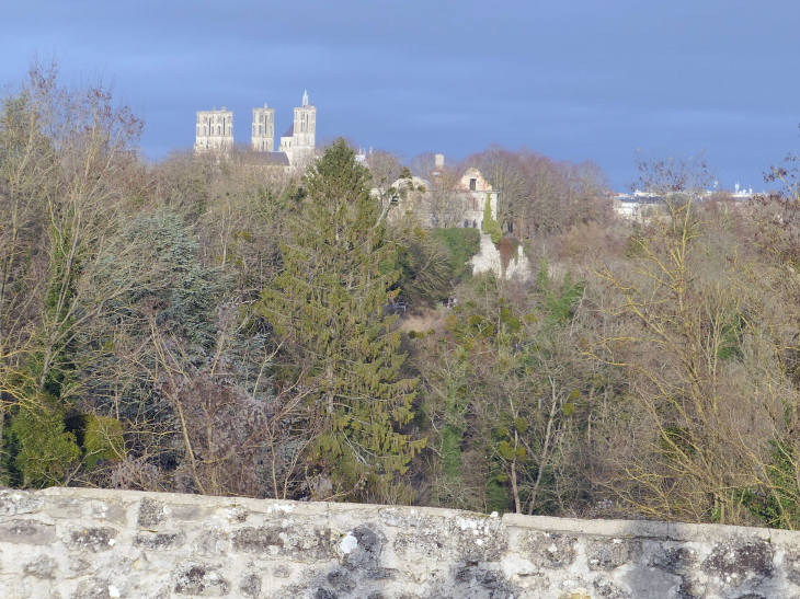 Vue sur la cathédrale - Laon