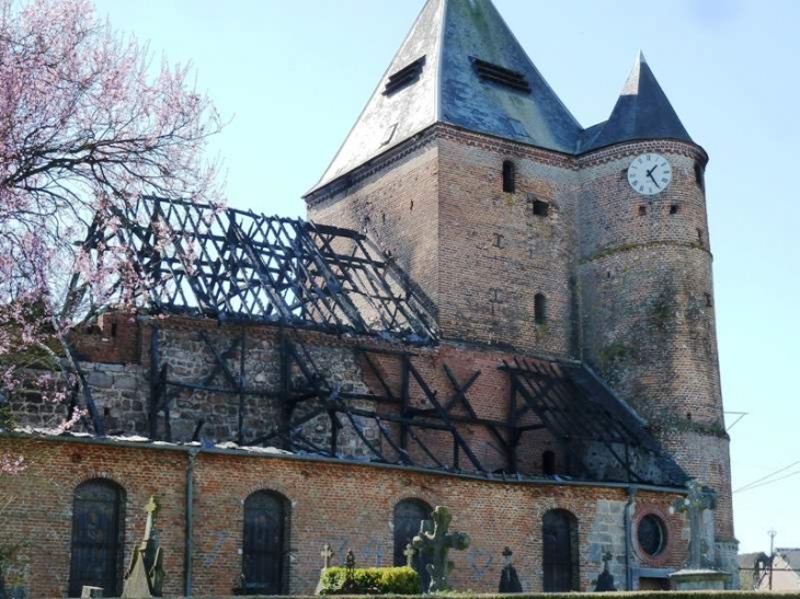 L'église après l'incendie rénovation en cours - Lerzy