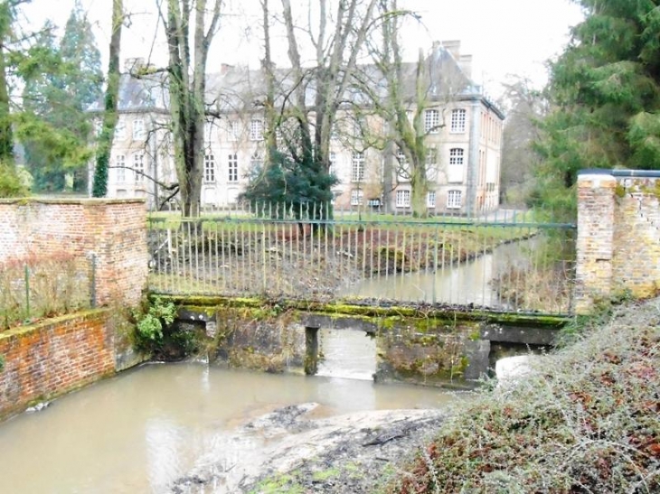 Derrière le château - Leschelles