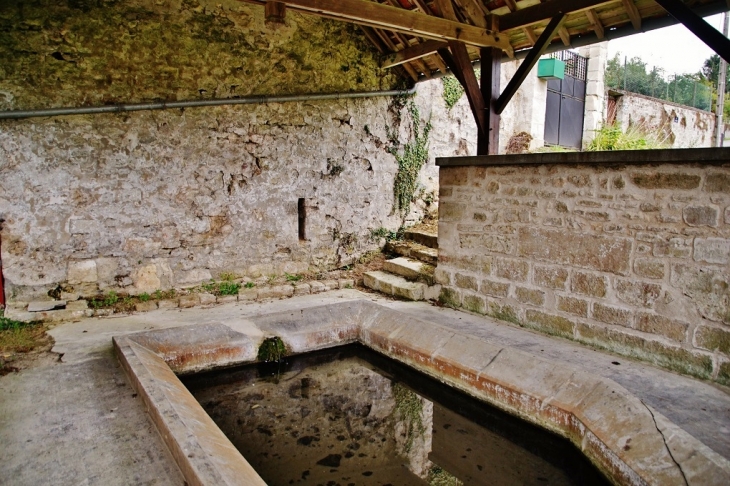 Le Lavoir  - Lierval