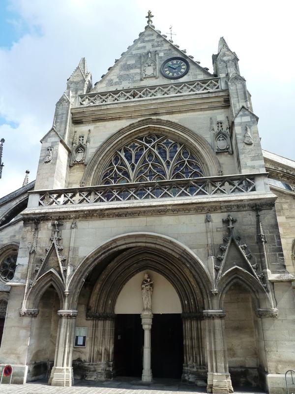 L'entrée de la basilique - Liesse-Notre-Dame