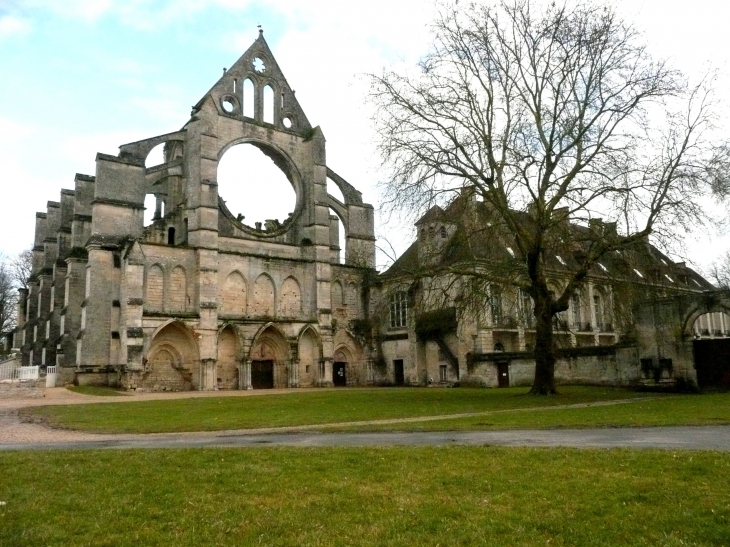 L'ABBAYE - Longpont