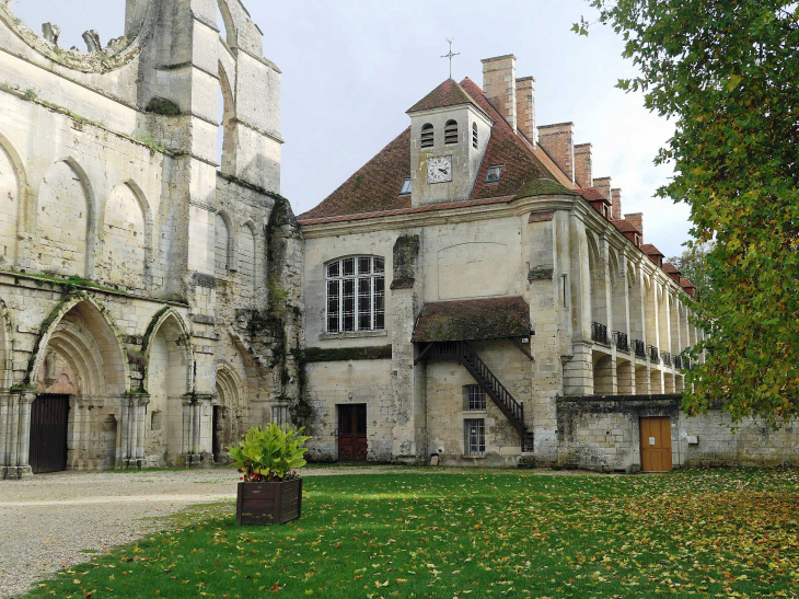 L'église Saint Sébastien, chapelle aménagée dans l'ancienne abbaye - Longpont