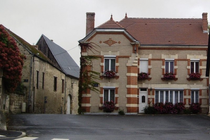 Dans le village - Longueval-Barbonval