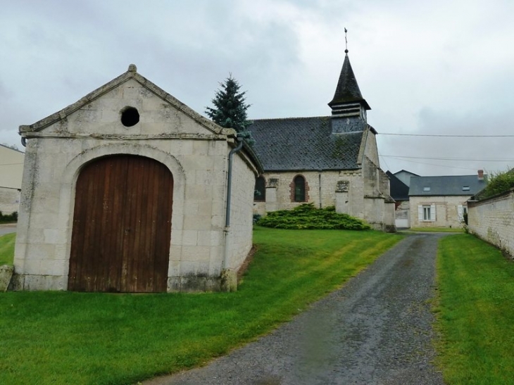 Vers l'église - Mâchecourt