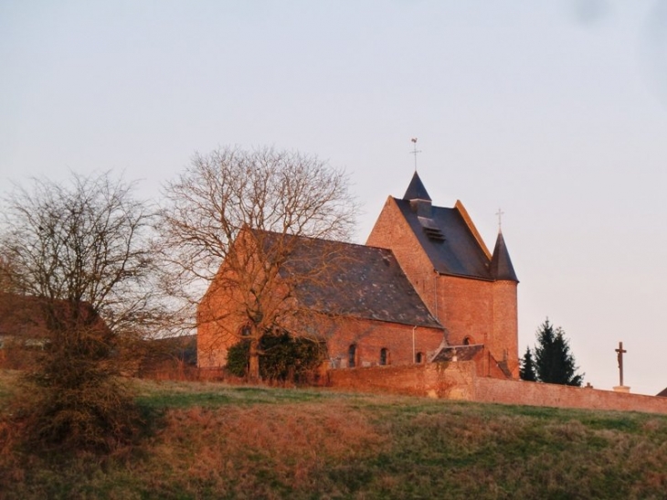 L'église vue de l'étang - Malzy