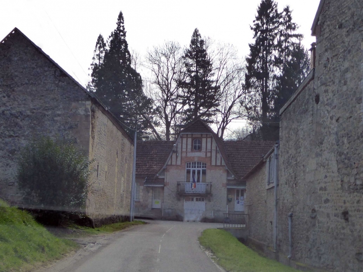 Vers la mairie - Meurival