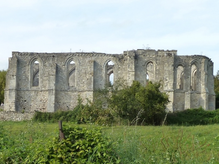 église en ruines - Monnes