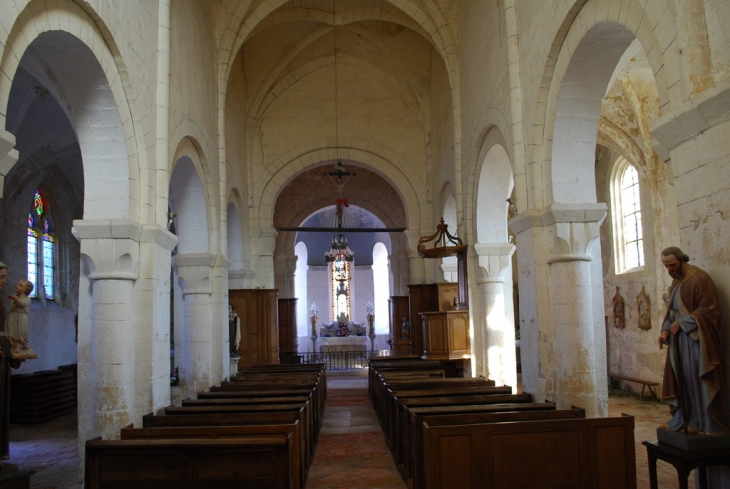 Eglise: intérieur - Montlevon