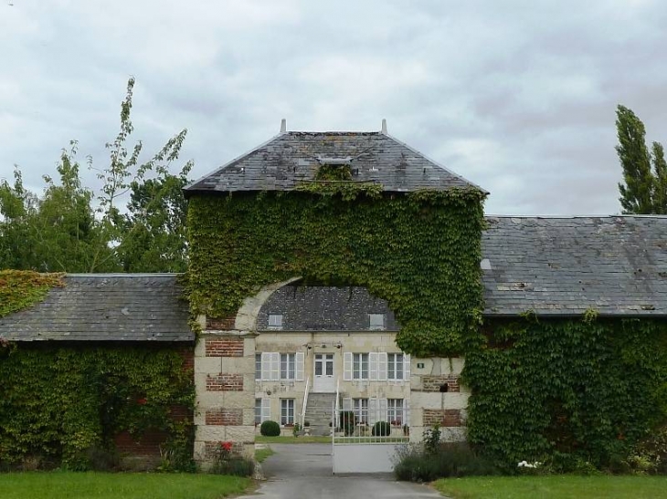 Entrée de ferme - Montloué