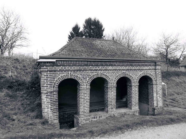 Lavoir rue du château - Morgny-en-Thiérache