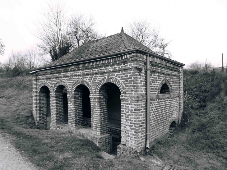 Lavoir rue du château - Morgny-en-Thiérache