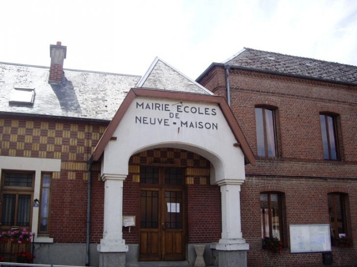 La mairie - Neuve-Maison