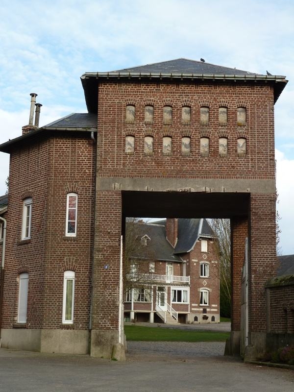 Entrée de ferme - Neuville-Saint-Amand