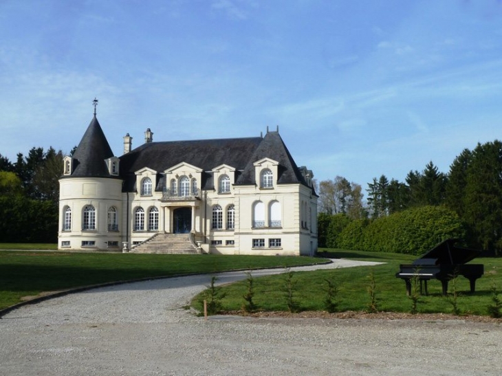 Le château - Nizy-le-Comte