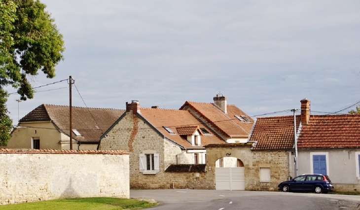 Le Village - Œuilly