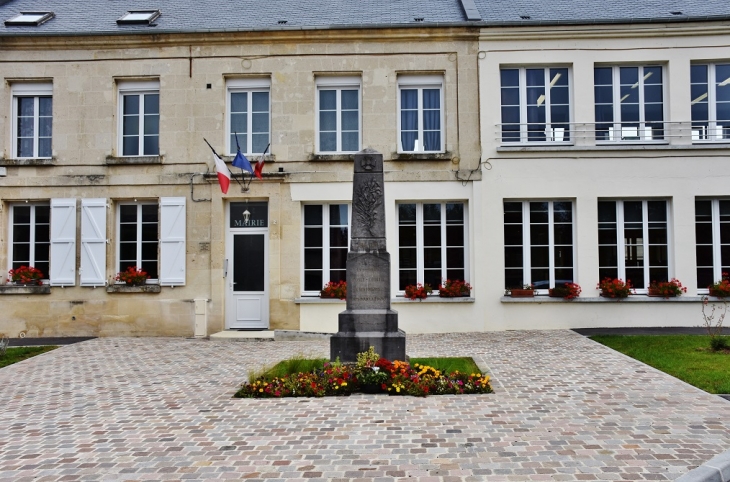 Monument-aux-Morts  - Osly-Courtil