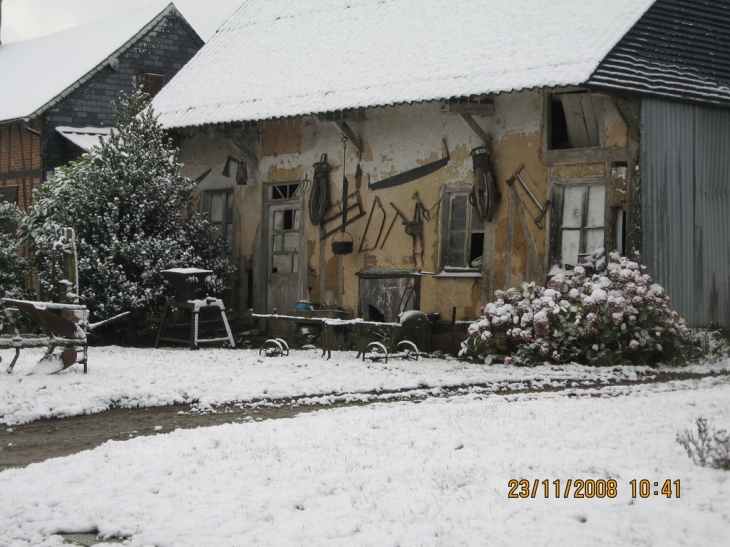 Une ancienne bâtisse, qui a gardé son charme - Parfondeval