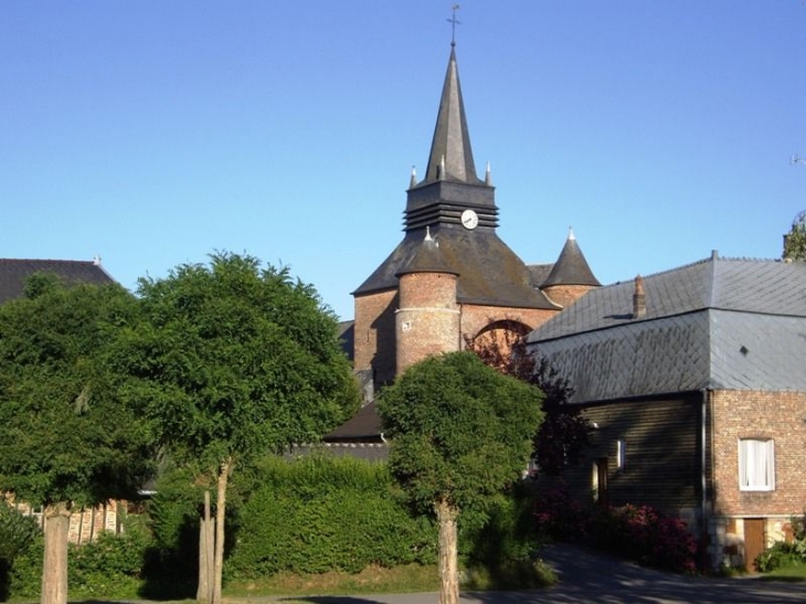 Vue sur l'église - Parfondeval