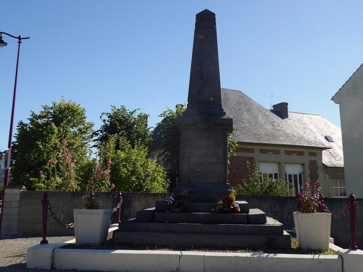 Le monument aux morts - Pargny-Filain