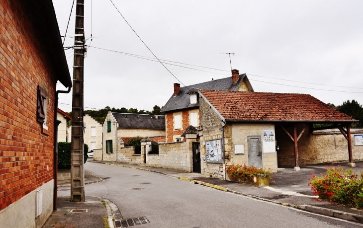 Le Village - Pasly