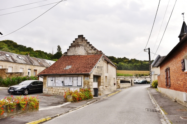 Le Village - Pasly