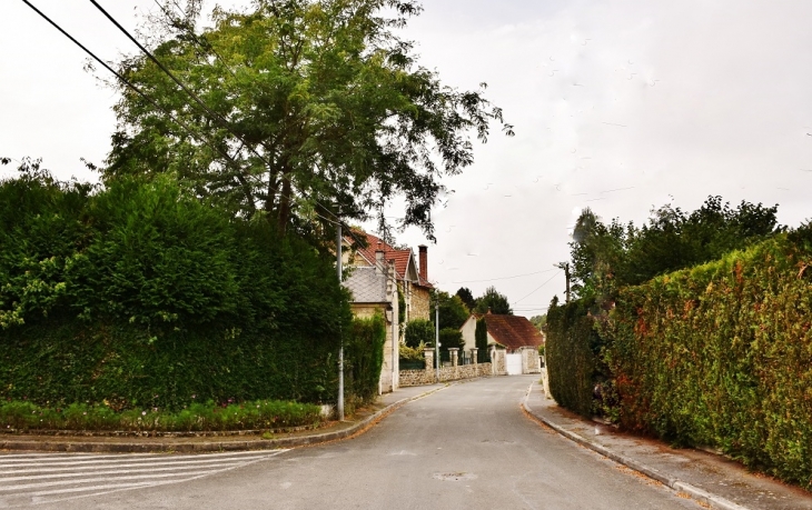 Le Village - Pasly