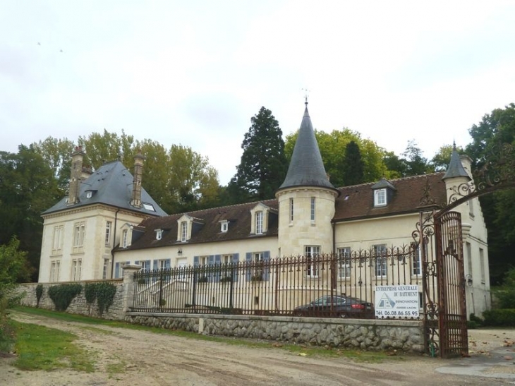 Le château - Presles-et-Thierny