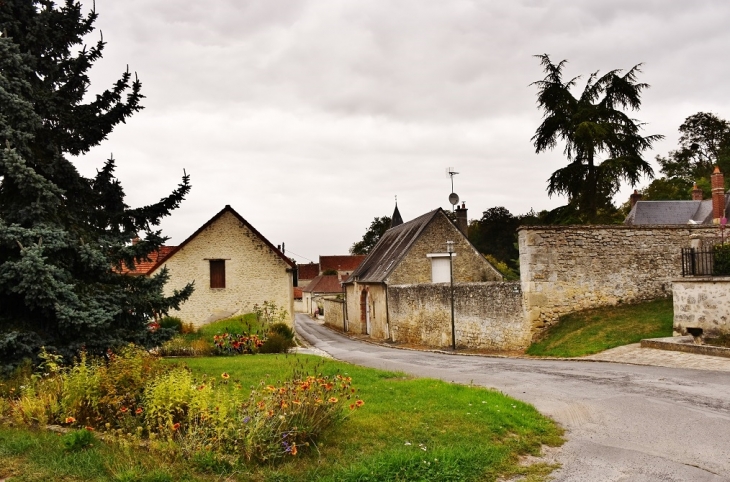 Le Village - Presles-et-Thierny