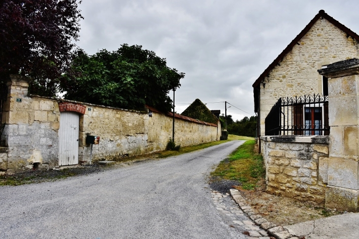 Le Village - Presles-et-Thierny