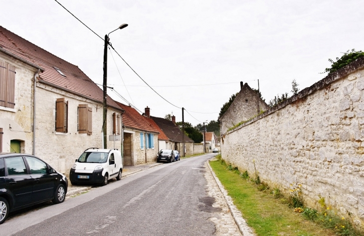 Le Village - Presles-et-Thierny