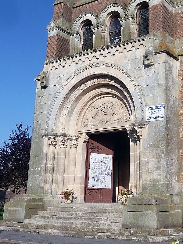 L'entrée de l'église - Remigny