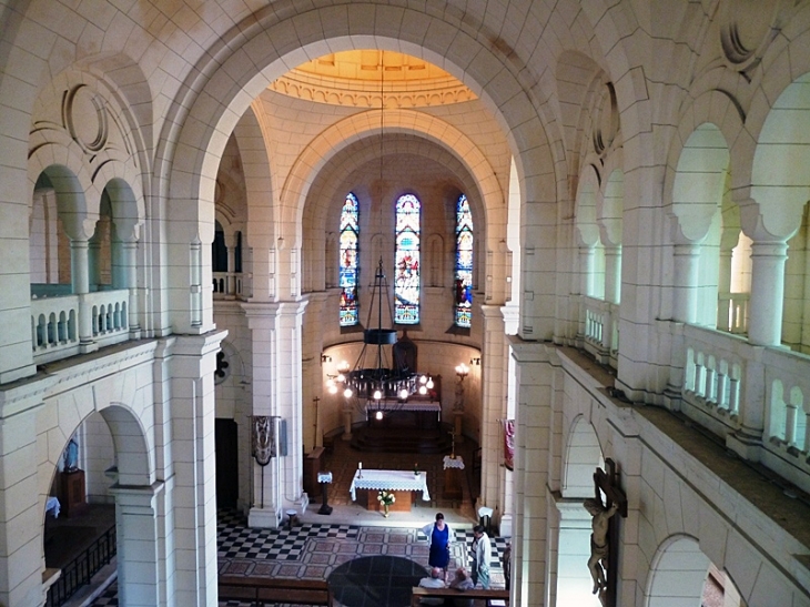 L'intérieur de l'église - Remigny