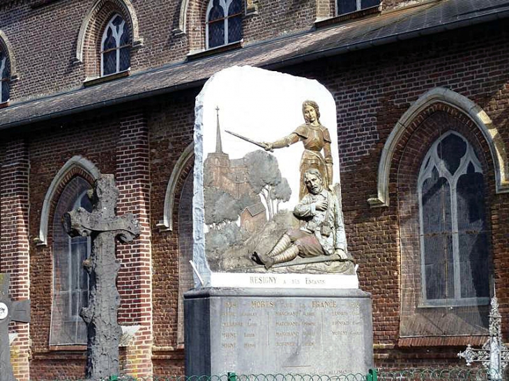 Le monument aux morts original - Résigny