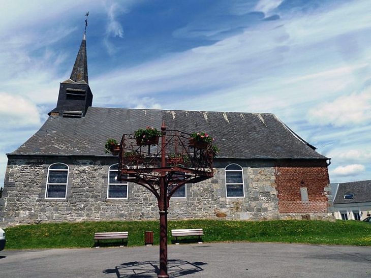 L'église et le kiosque - Rocquigny