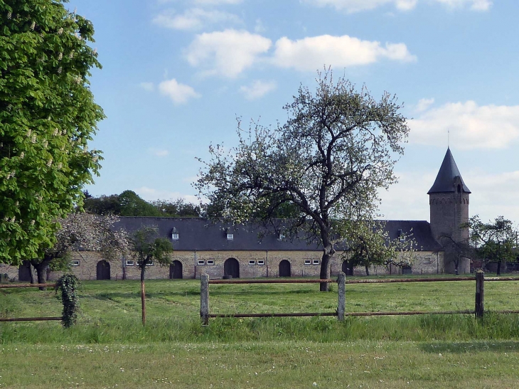 Ferme fortifiée - Roupy