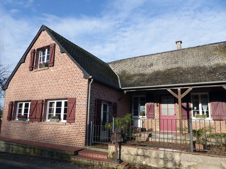 Rue du Château dernière maison avant Franqueville - Saint-Pierre-lès-Franqueville