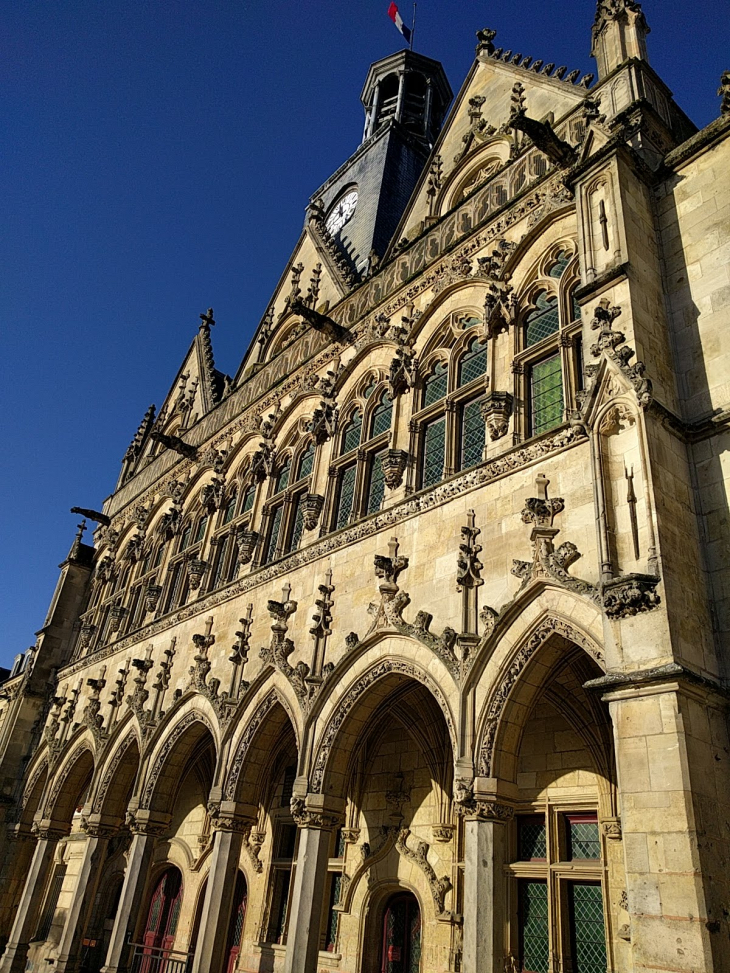 Hotel de Ville by © Jean-Pascal Roteux - Saint-Quentin