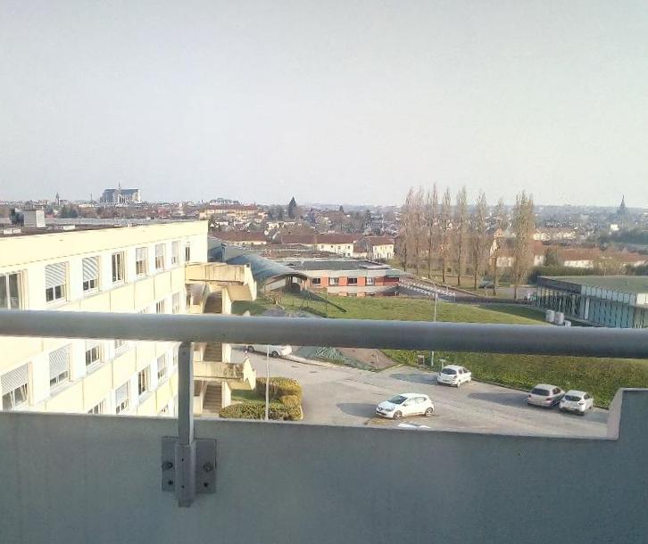 MERCI AU PERSONNEL DE L'HOPITAL POUR LEUR DEVOUEMENT la ville vue de ma chambre - Saint-Quentin