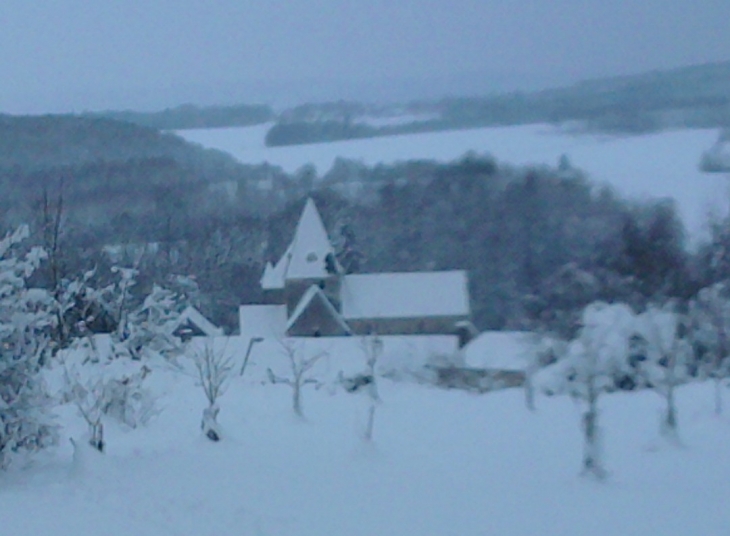 Léglise se pare également de blanc - Saint-Thomas