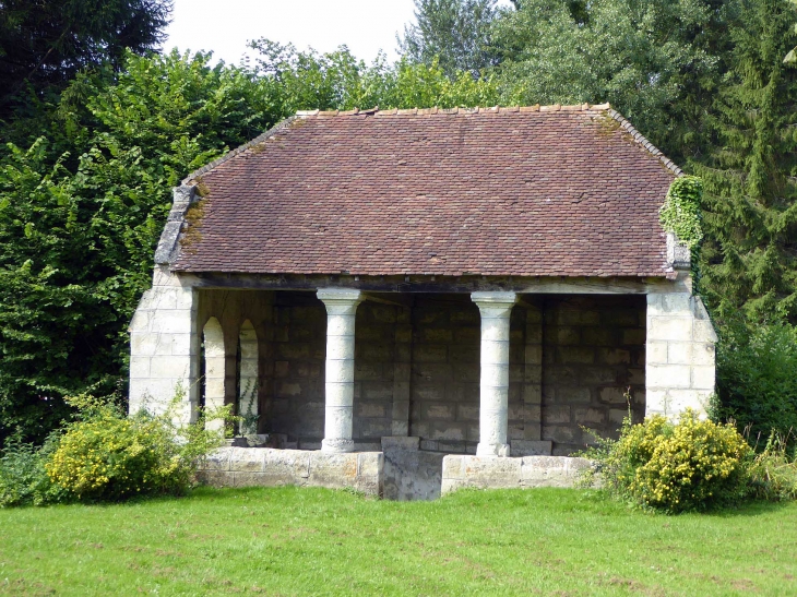 Le lavoir du XIIème siècle - Septvaux