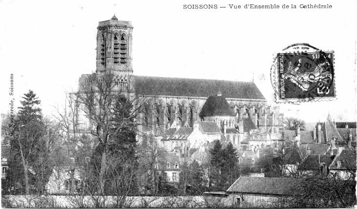 Vue d'Ensemble de la Cathédrale (carte postale de 1910) - Soissons