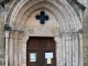 l'entrée de l'église