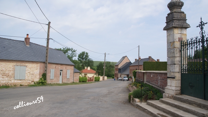 Rue Principale au fond la Mairie - Thenailles