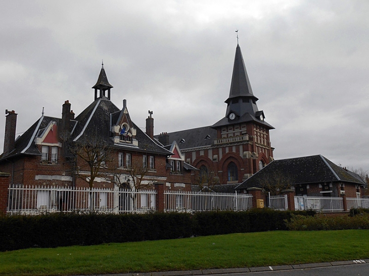 La mairie et l'église - Urvillers